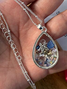 Avon studio 1886 Tropical Treasures necklace NEW starfish and beachy pendant